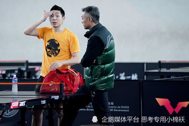 格雷姆（西蒙·佩吉 Simon Pegg 饰）与克莱夫（尼克·弗罗斯特 Nick Frost 饰）是一对来自英国的极客老友，天天糊口中充溢着外星人事务、漫画故事、科幻点子，今次又跑到美国来加入漫展，顺路探访外星人快乐喜爱者圣地：内华达州51区，没想到在路上偶遇一个真实的外星 人——60年前被困在地球，又被科研基地软禁研究，而今终究逃出来的保罗（塞斯·罗根 Seth Rogen 配音）。不出所料的是，保罗长得一副ET样，超能力一流，而出乎他们料想的是，保罗是个满口美式俏皮话和脏话的“痞子”外星人，三个难兄